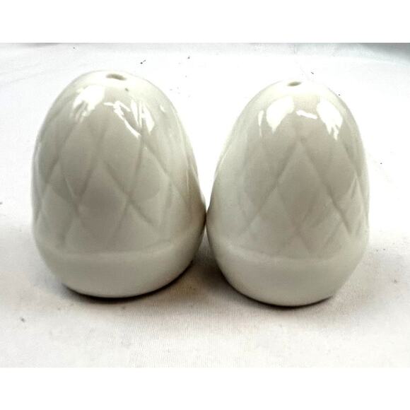 Vintage Collectable Acorn Salt and Pepper shakers White 2" tall - Picture 1 of 5